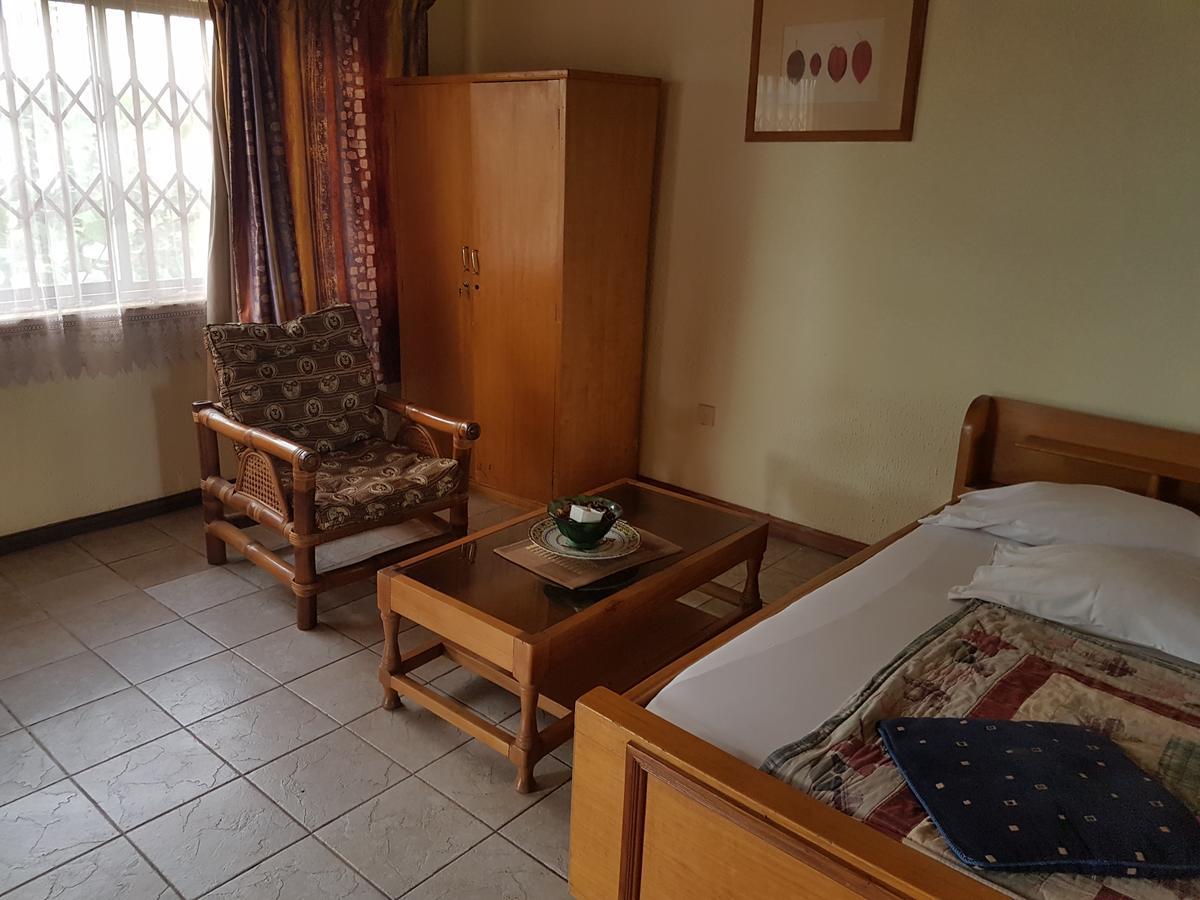 De Mod Hotel Ngleshi Amanfro Экстерьер фото