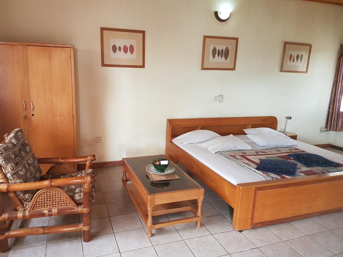 De Mod Hotel Ngleshi Amanfro Экстерьер фото