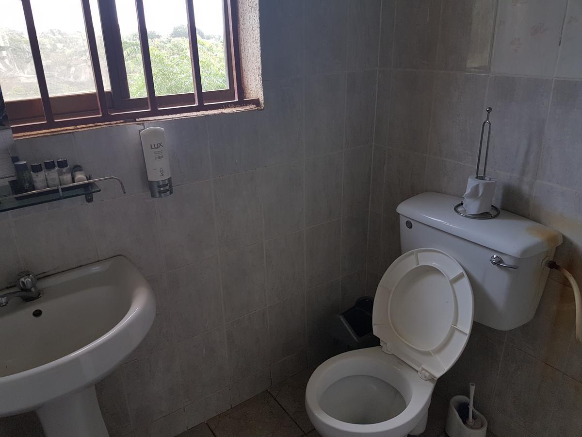 De Mod Hotel Ngleshi Amanfro Экстерьер фото