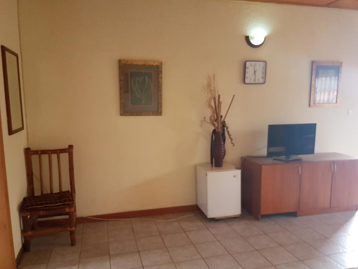 De Mod Hotel Ngleshi Amanfro Экстерьер фото